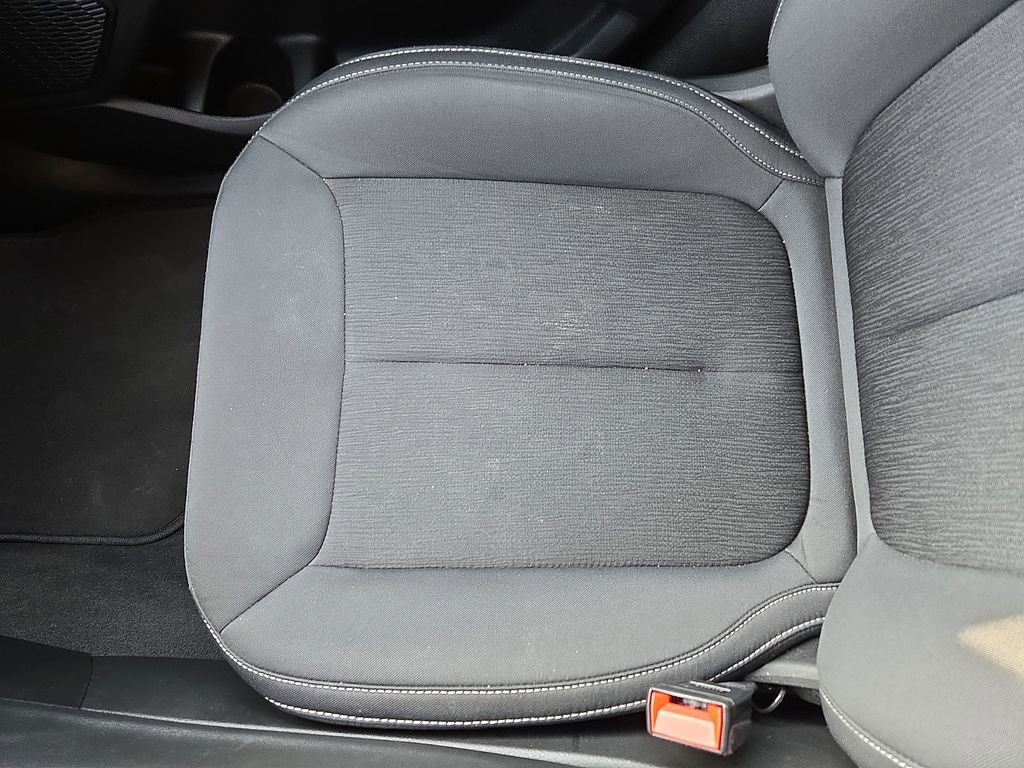 Used 2023 Jeep Grand Cherokee Laredo image 24