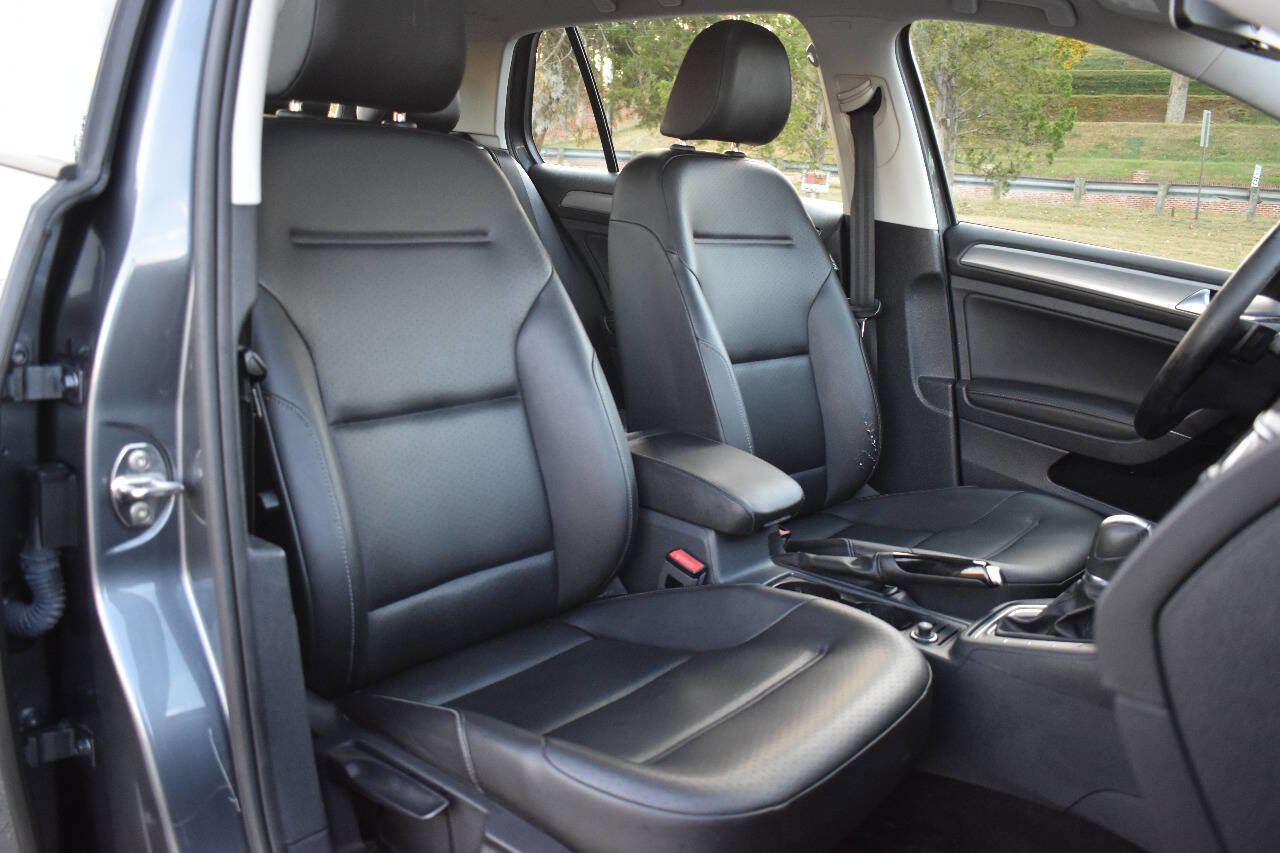 Used 2017 Volkswagen Golf S image 13