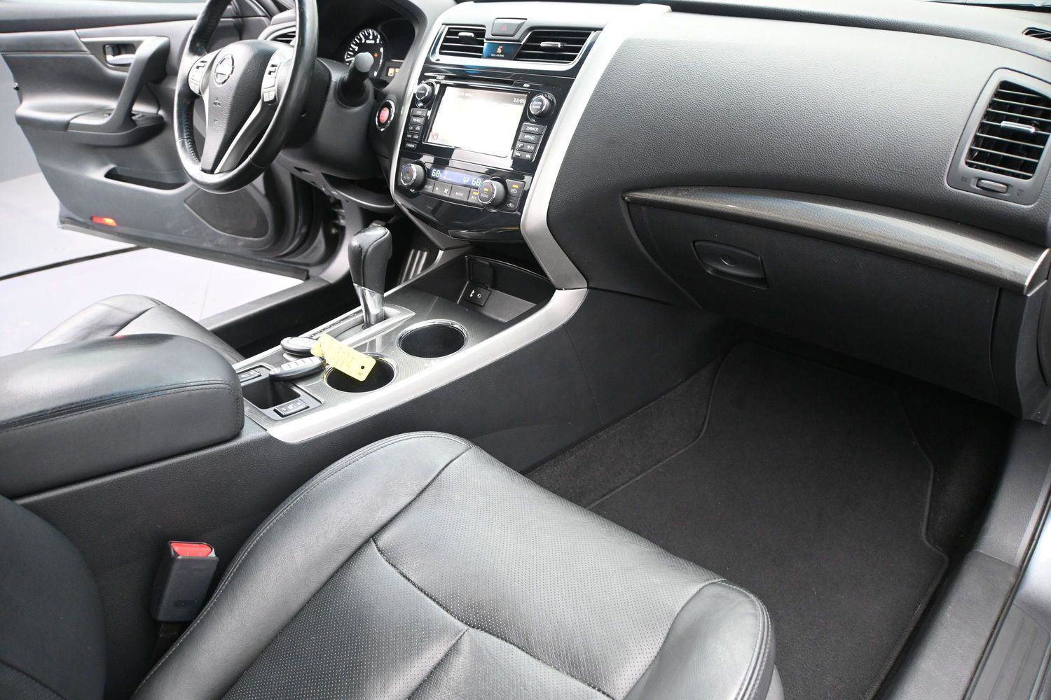 Used 2015 Nissan Altima 2.5 SL w/ Technology Package FWD image 19