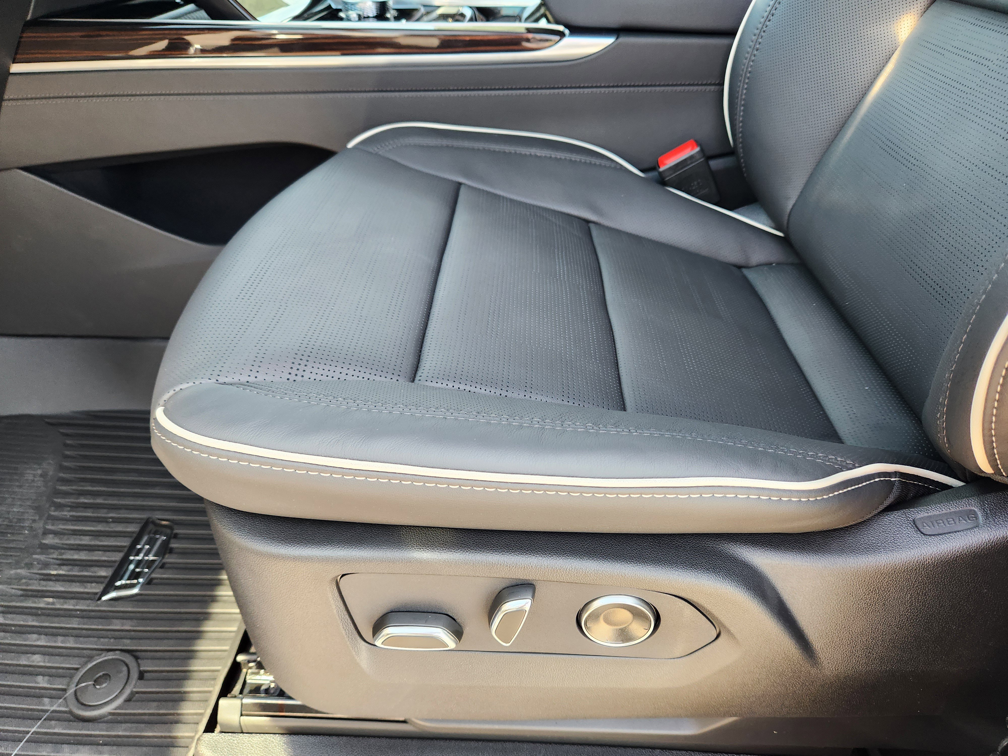 New 2026 Cadillac Escalade ESV Luxury w/ Touring Package image 19