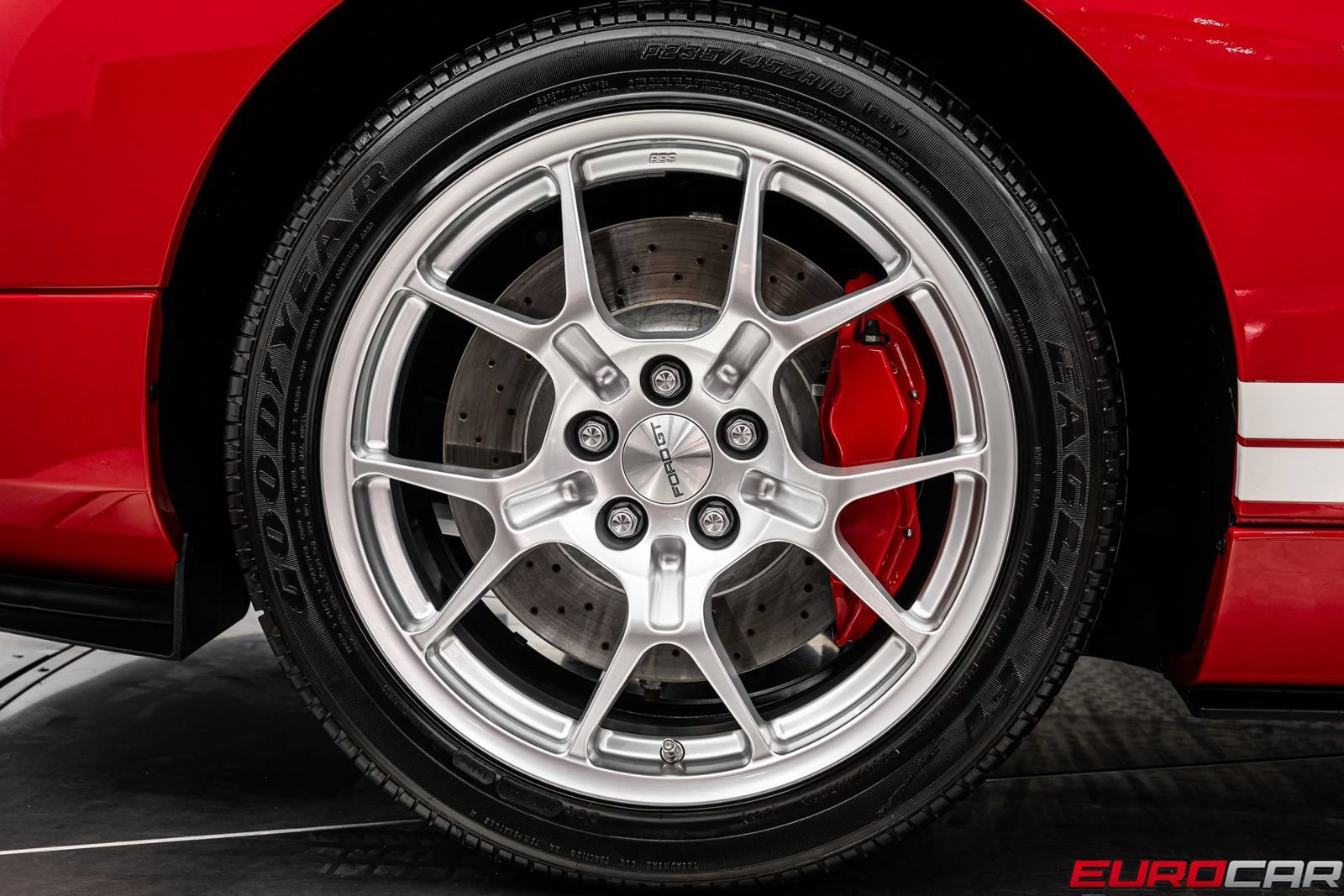 Used 2005 Ford GT RWD image 24