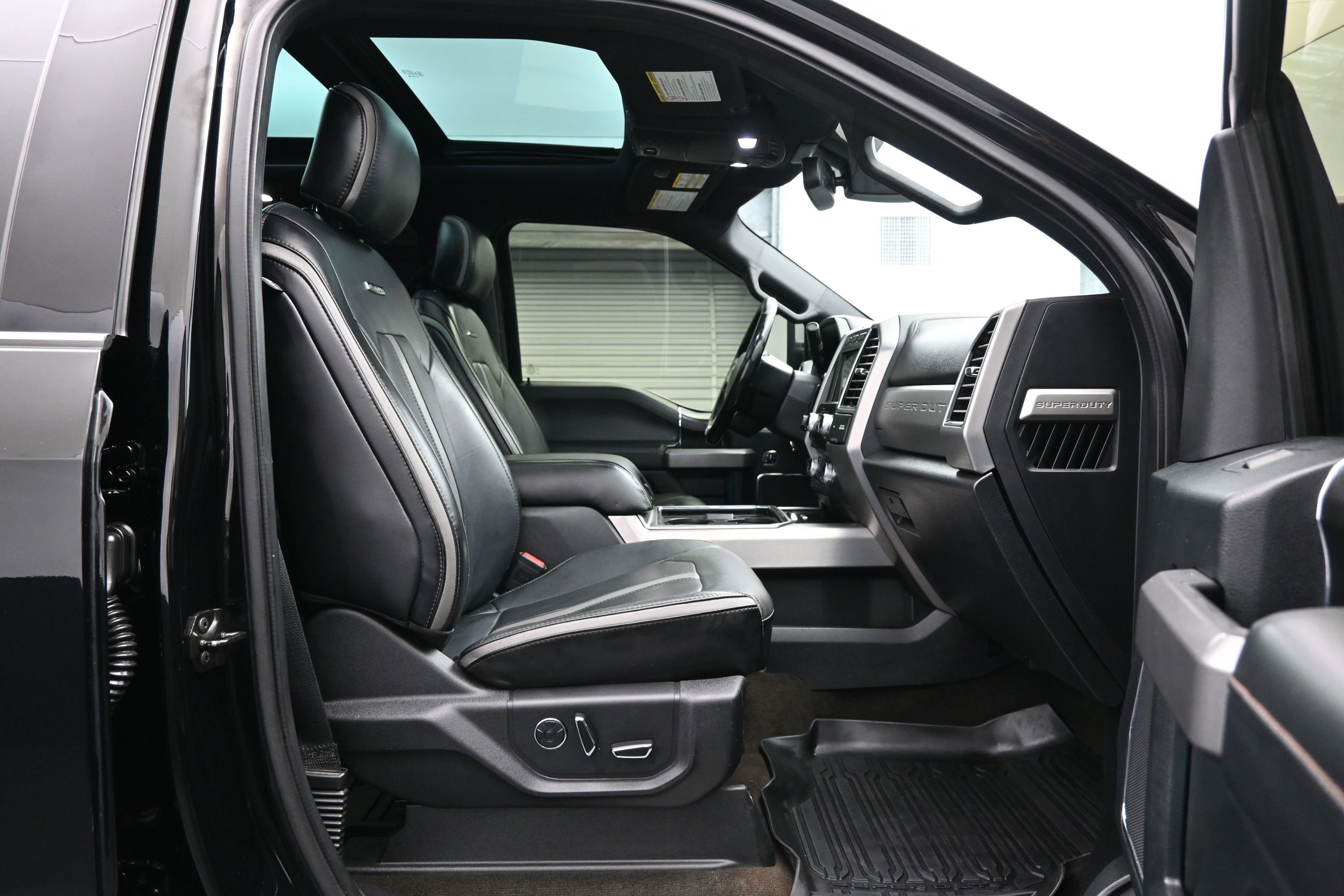 Used 2018 Ford F250 Platinum w/ Platinum Ultimate Package AWD/4WD image 13