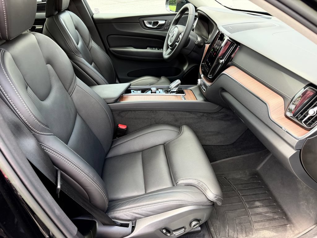 Certified 2023 Volvo XC60 B5 Ultimate w/ Climate Package AWD/4WD image 15