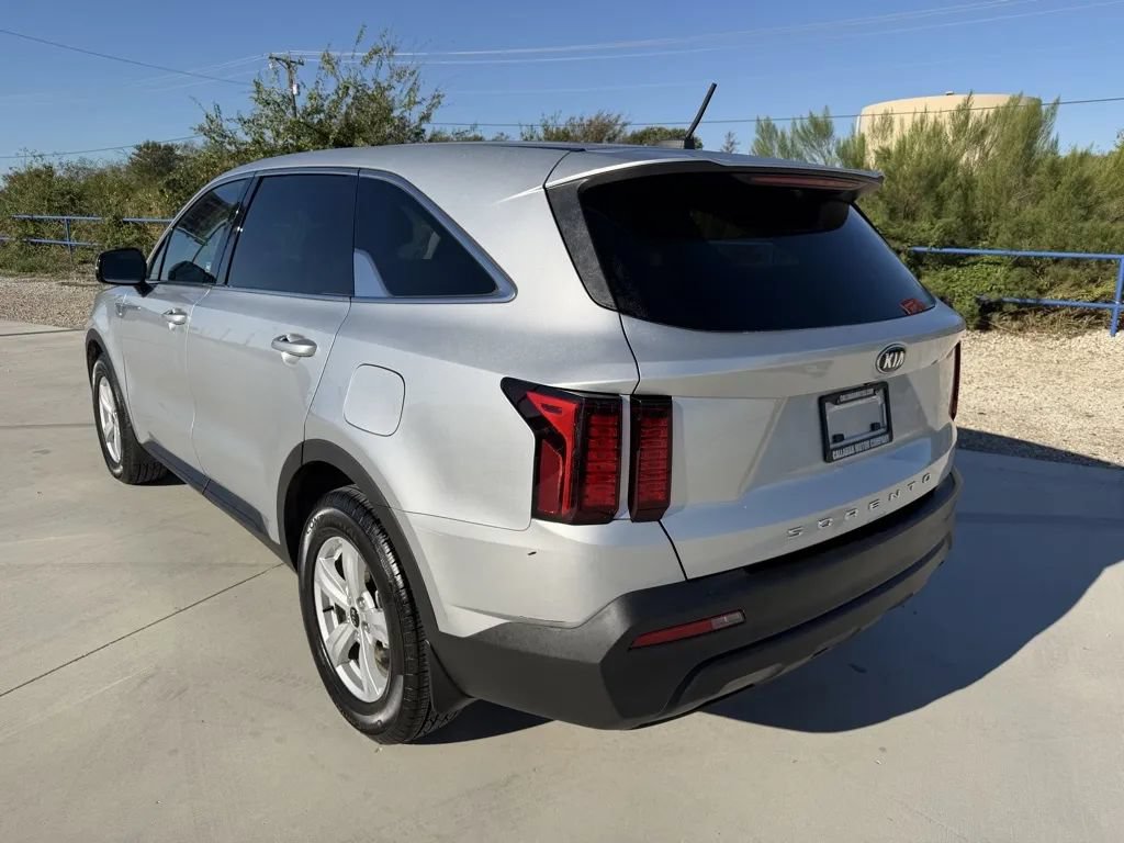 Used 2021 Kia Sorento LX FWD image 6