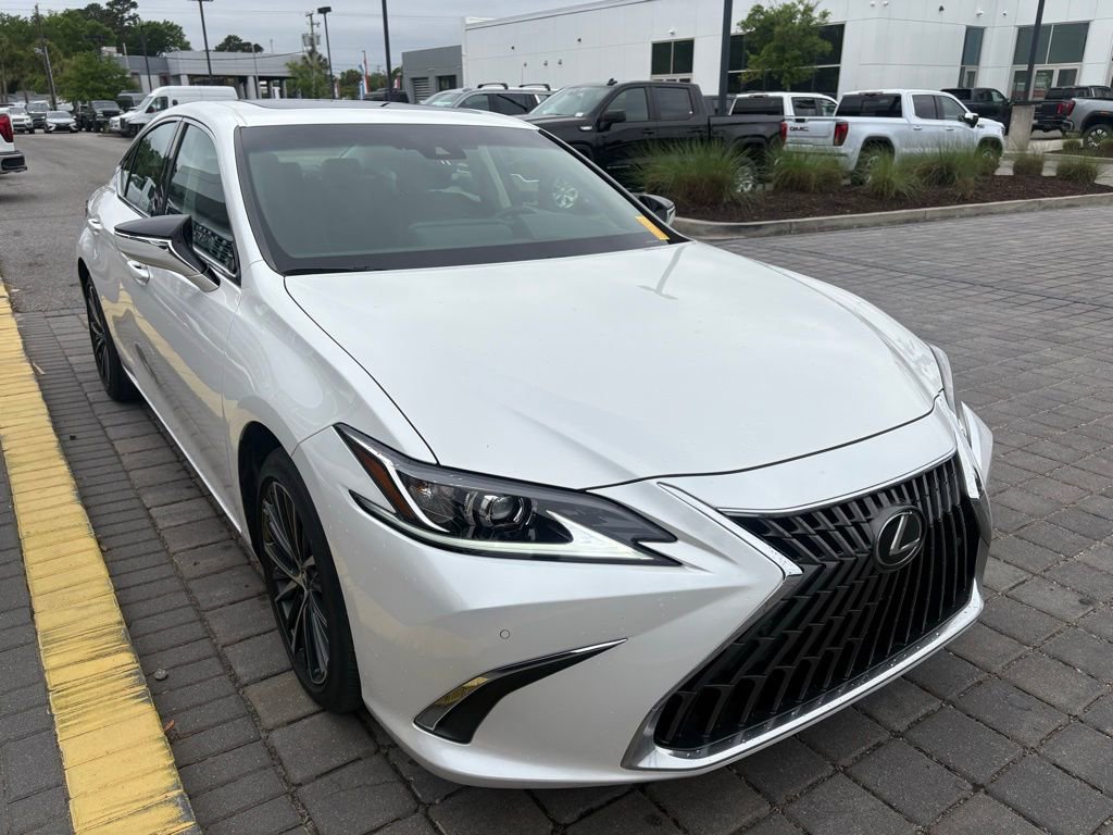 Used 2022 Lexus ES 350 w/ Premium Package FWD image 4