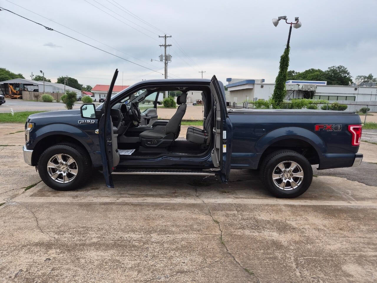 Used 2016 Ford F150 XLT w/ Equipment Group 302A Luxury AWD/4WD image 16
