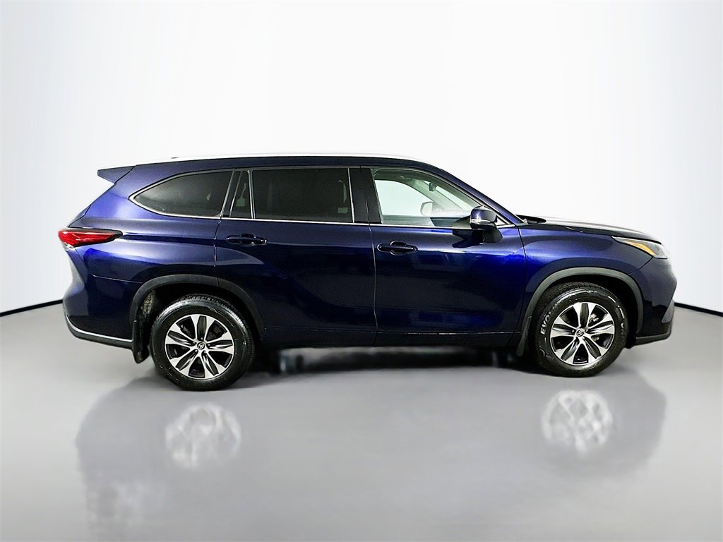 Used 2022 Toyota Highlander XLE image 7