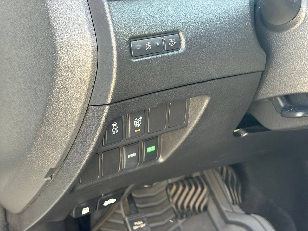 Used 2017 Nissan Rogue SV FWD image 8