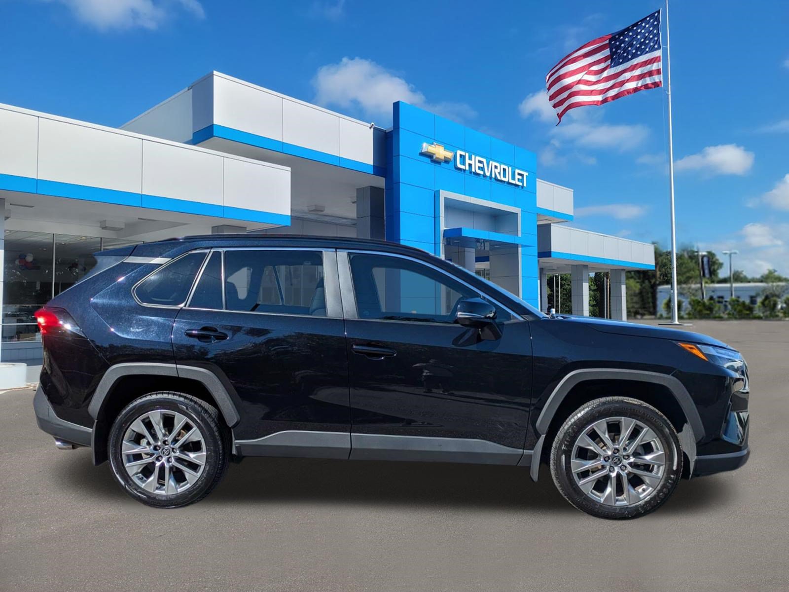 Used 2025 Toyota RAV4 XLE Premium w/ Weather Package FWD image 2