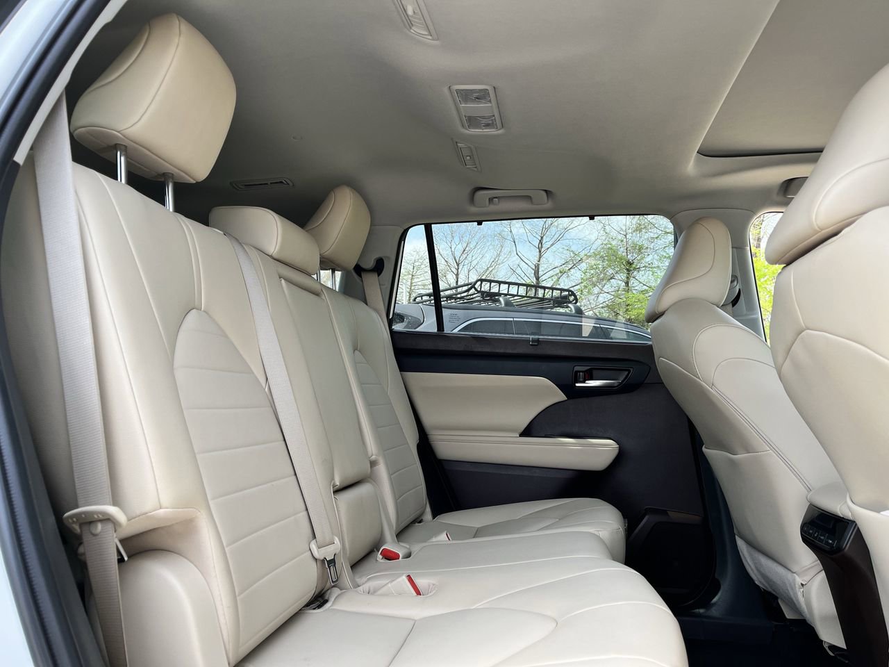 Used 2022 Toyota Highlander XLE image 27