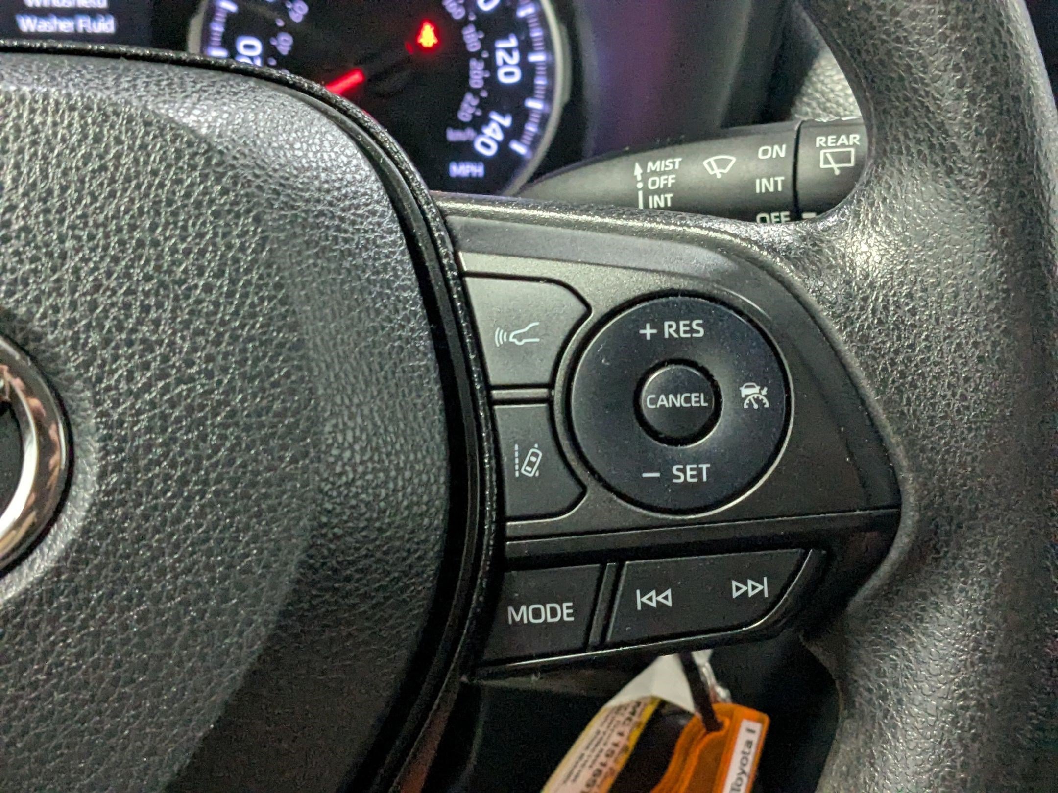 Used 2021 Toyota RAV4 LE FWD image 14