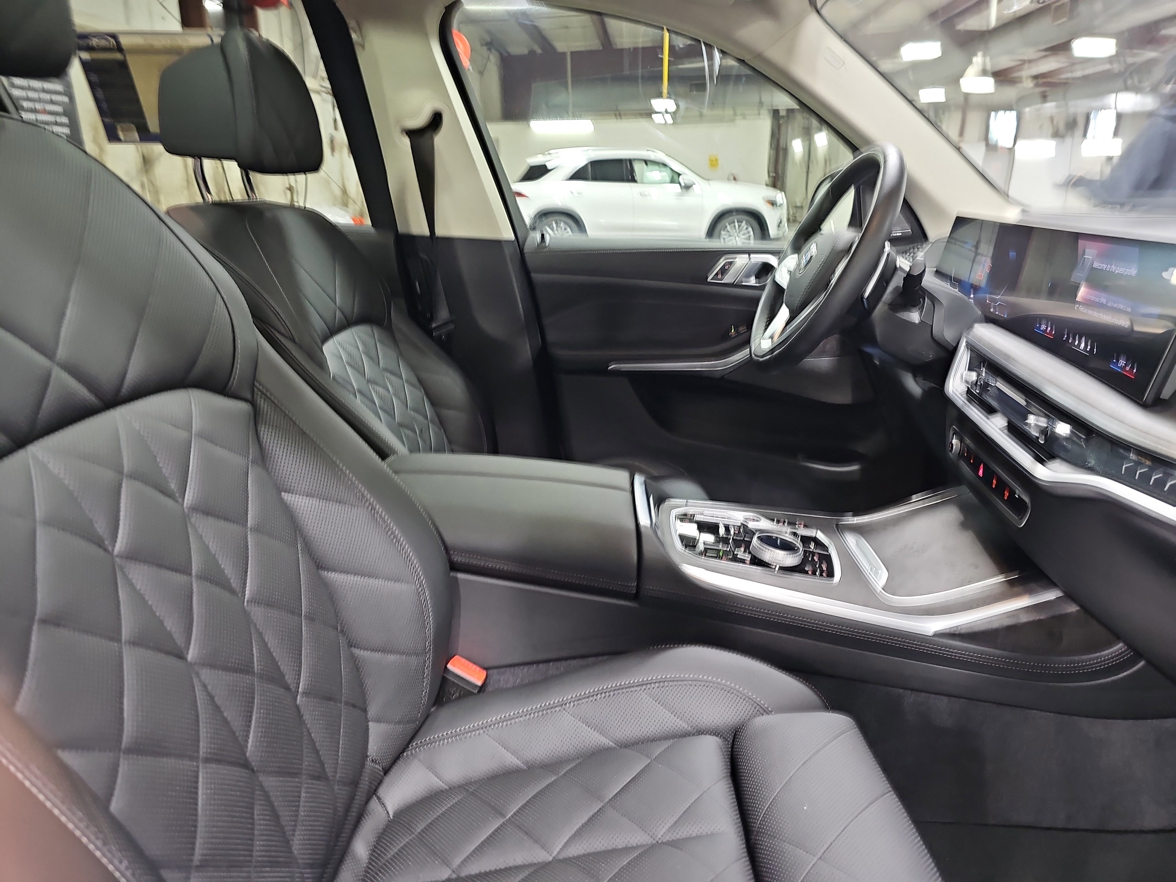 Certified 2025 BMW X7 xDrive40i image 11