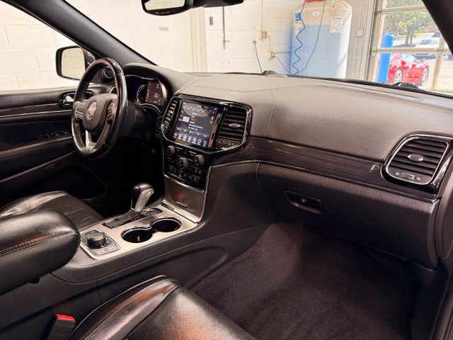 Used 2019 Jeep Grand Cherokee Overland AWD/4WD image 23