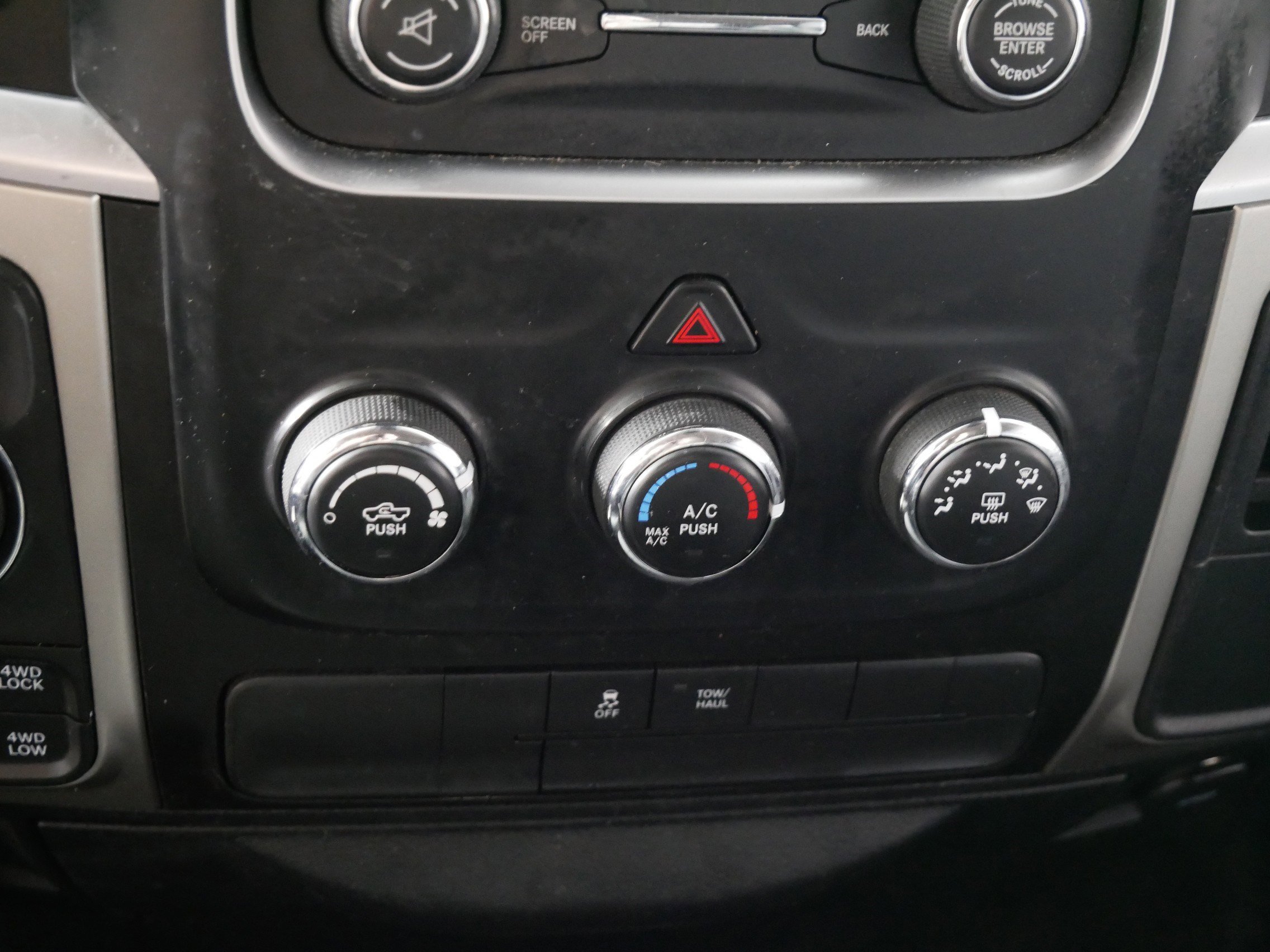 Used 2016 RAM 1500 Classic SLT image 22