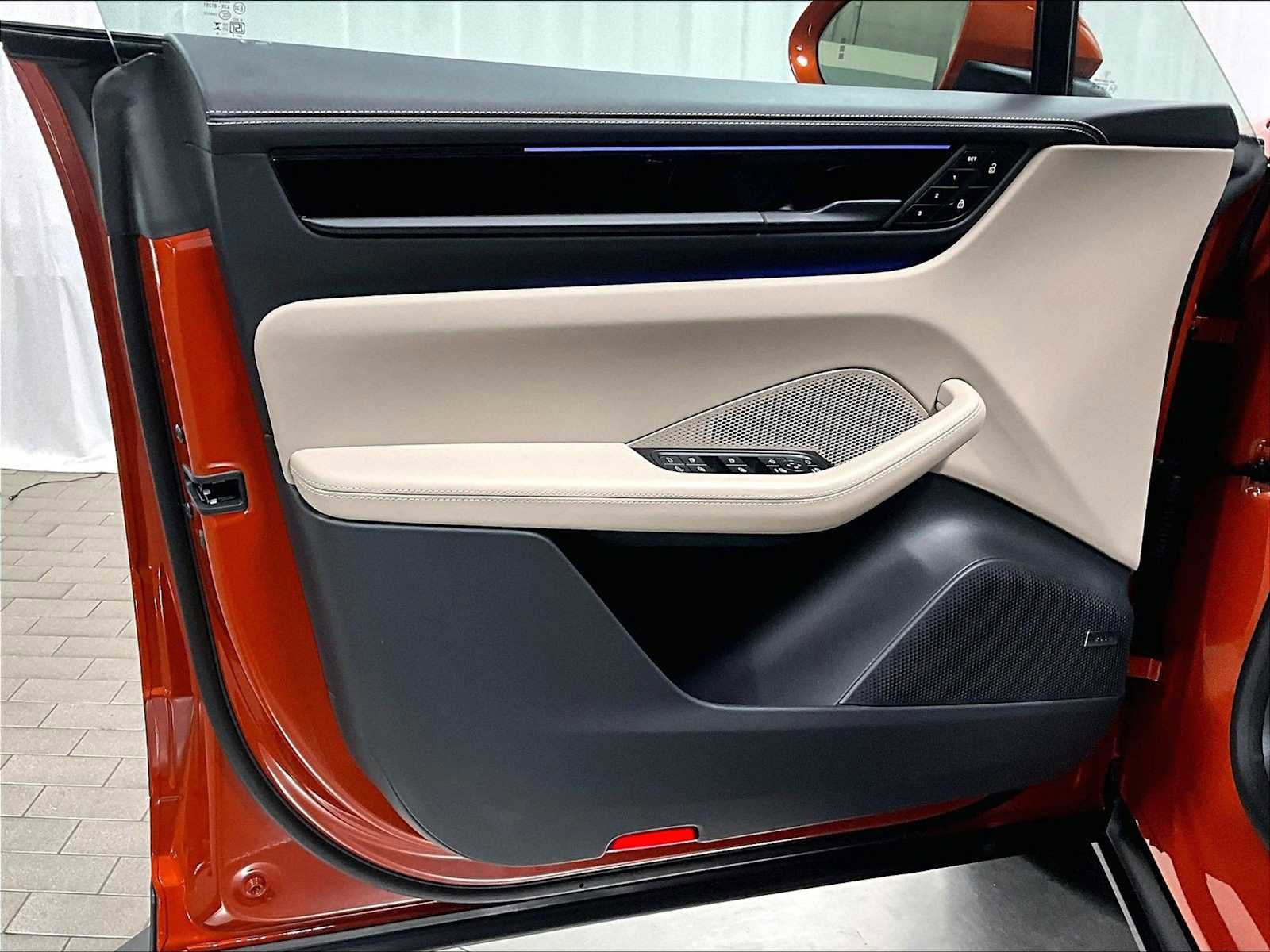 Used 2025 Porsche Macan Electric image 25