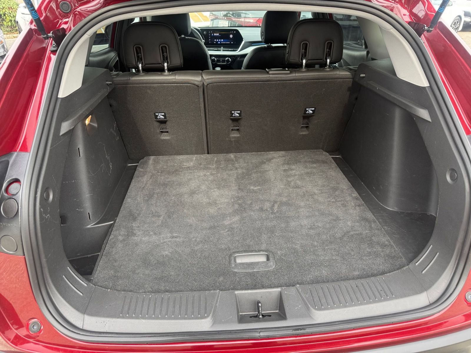 Used 2025 Chevrolet Trax LT image 28