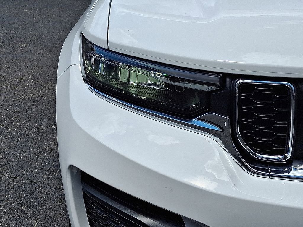 New 2025 Jeep Grand Cherokee Laredo X w/ Luxury Tech Group I image 33