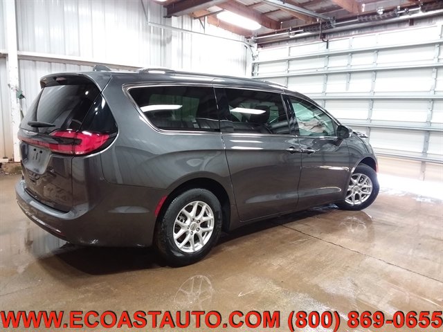 Used 2021 Chrysler Pacifica Touring-L image 4