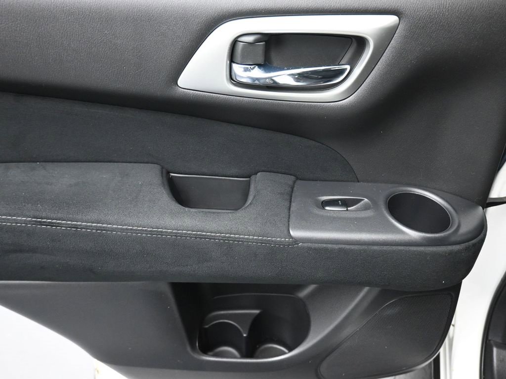 Used 2015 Nissan Pathfinder S image 29