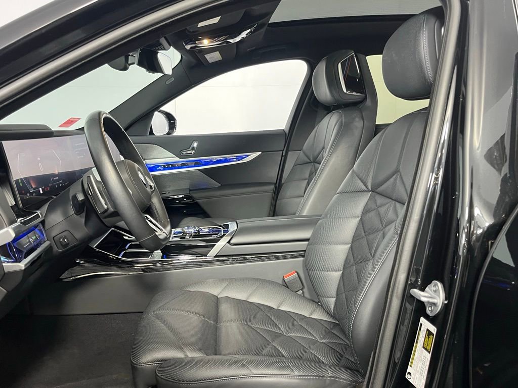 Used 2025 BMW 740i image 22