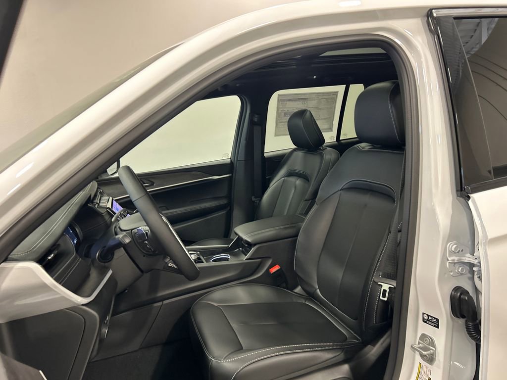 New 2025 Jeep Grand Cherokee Limited image 16