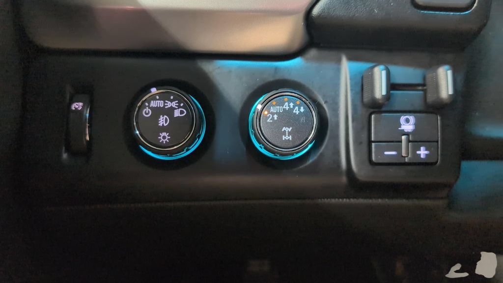Used 2019 Chevrolet Tahoe LT w/ Luxury Package AWD/4WD image 16