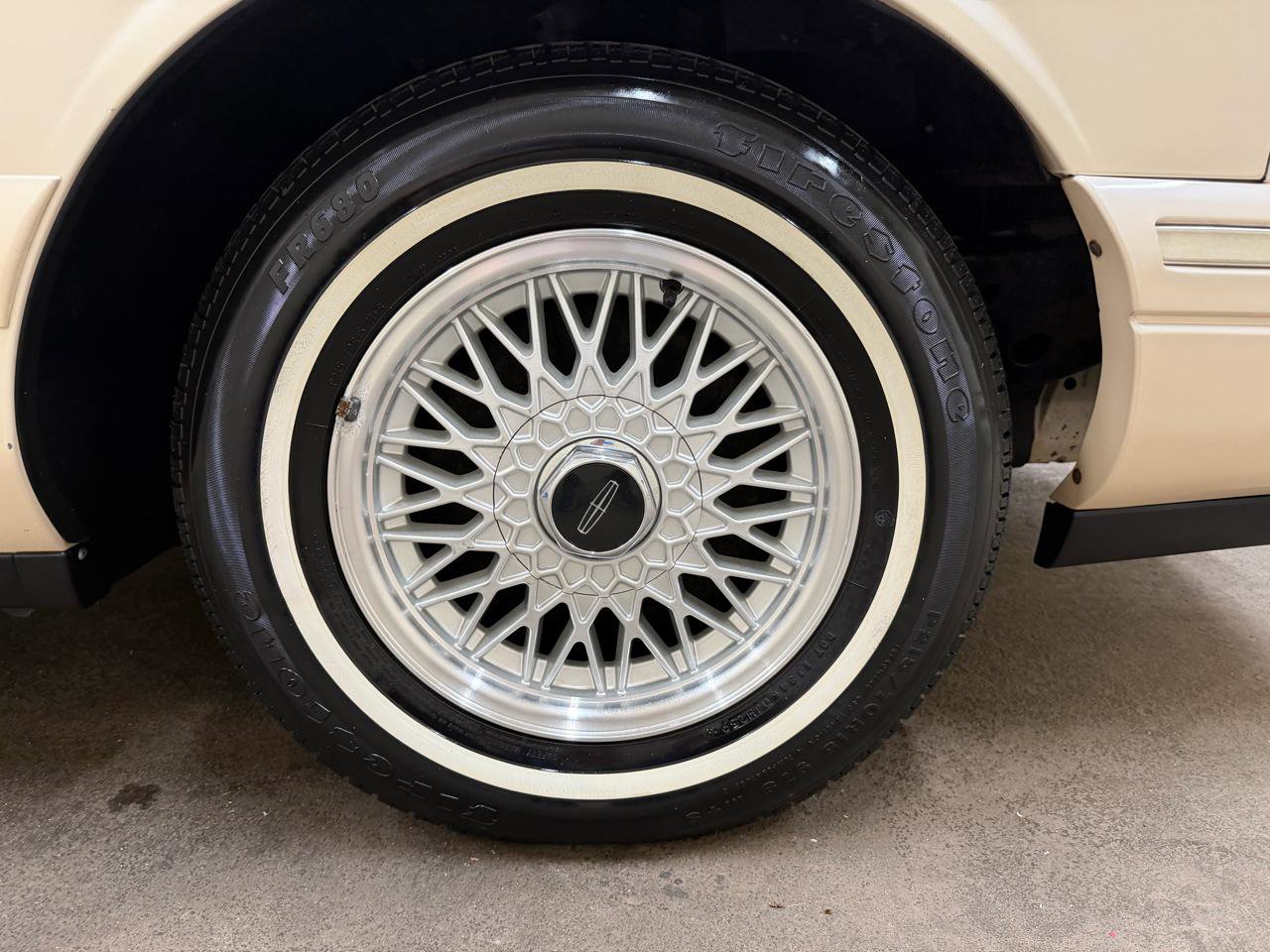 Used 1996 Lincoln Town Car Signature image 40