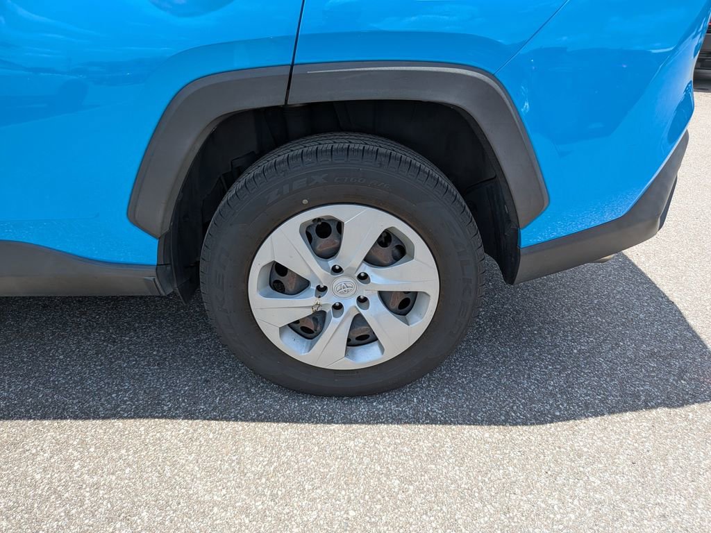 Used 2019 Toyota RAV4 LE FWD image 31