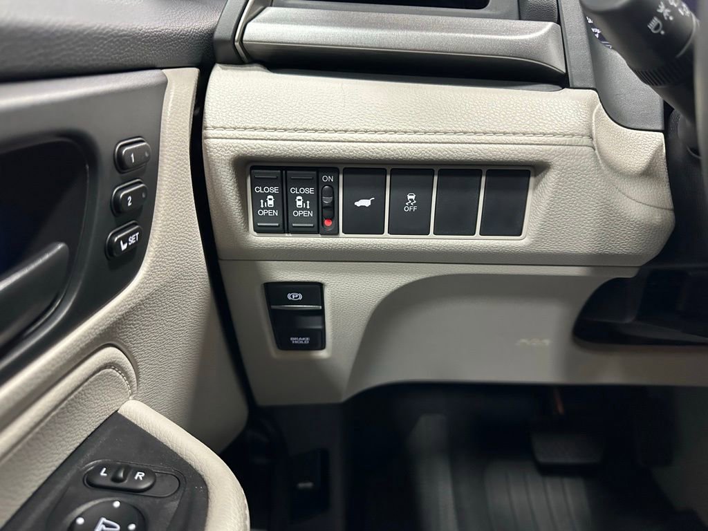 Used 2025 Honda Odyssey EX-L image 17