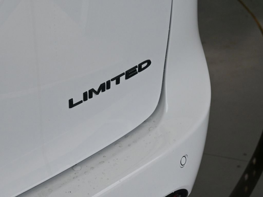 New 2026 Chrysler Pacifica Limited w/ S Appearance Package FWD image 10