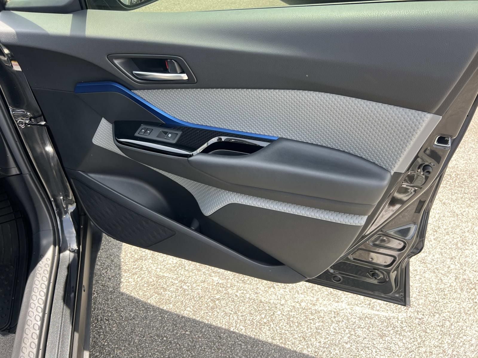 Used 2019 Toyota C-HR XLE FWD image 14