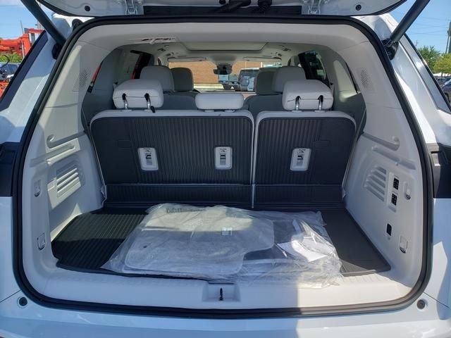 New 2026 Buick Enclave Avenir w/ Super Cruise Package AWD/4WD image 5