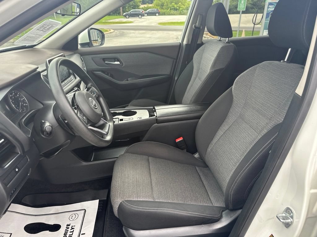 Used 2023 Nissan Rogue SV FWD image 16