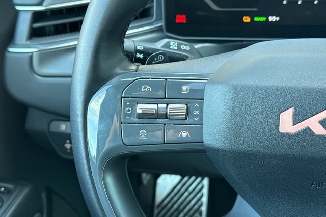 Certified 2024 Kia EV9 GT-Line AWD/4WD image 32