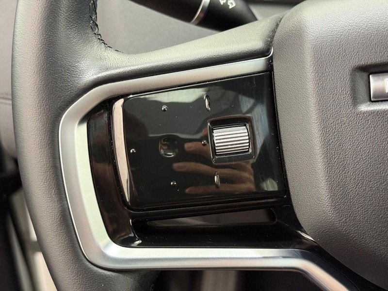 Used 2023 Land Rover Discovery Sport SE image 15