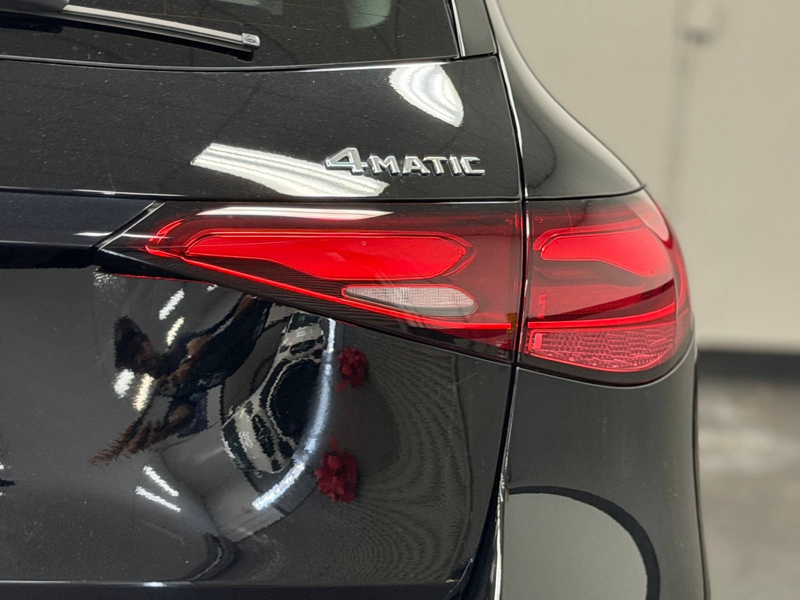 Used 2025 Mercedes-Benz GLC 350e 4MATIC image 14