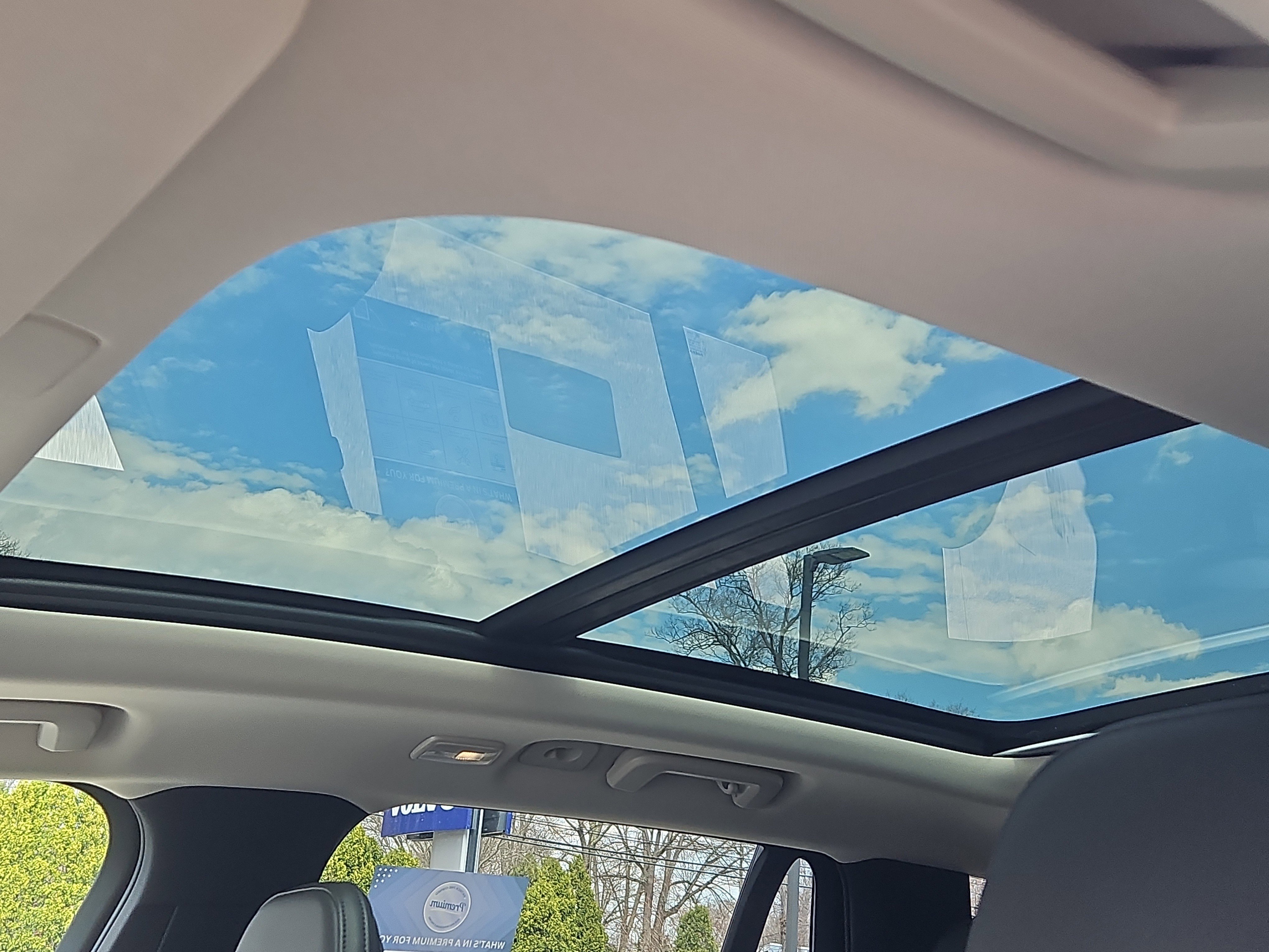 Used 2024 Volvo XC90 B5 Core image 8