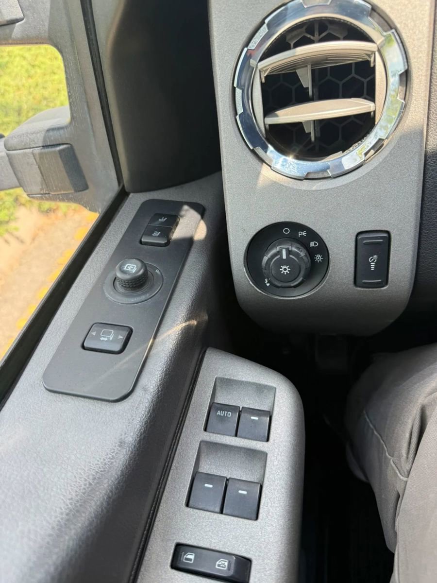 Used 2011 Ford F250 Lariat w/ Lariat Ultimate Pkg AWD/4WD image 30