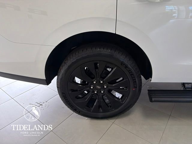 New 2025 Ford Expedition Platinum w/ Stealth Appearance Package image 33