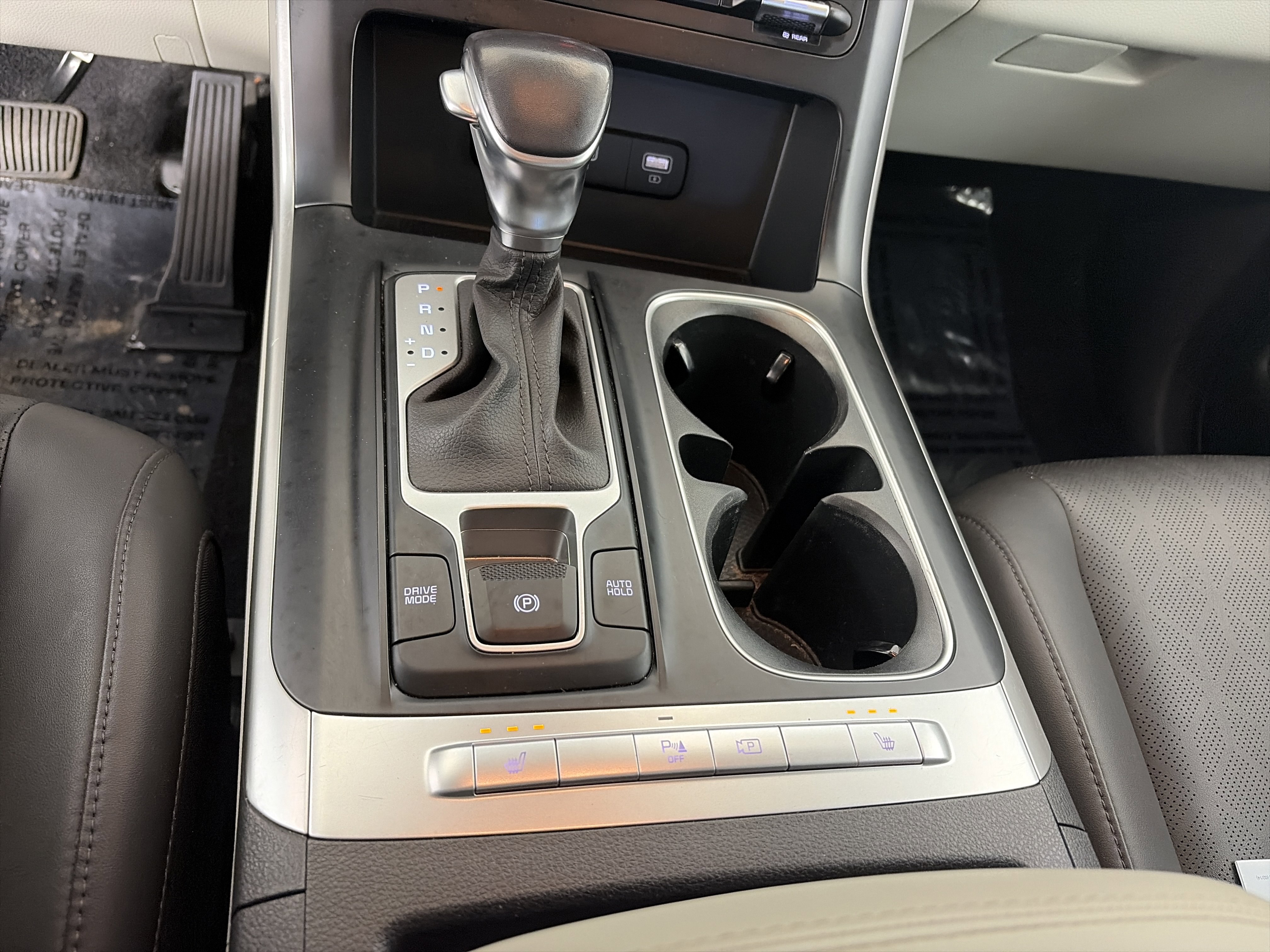 Used 2024 Kia Carnival LX image 30