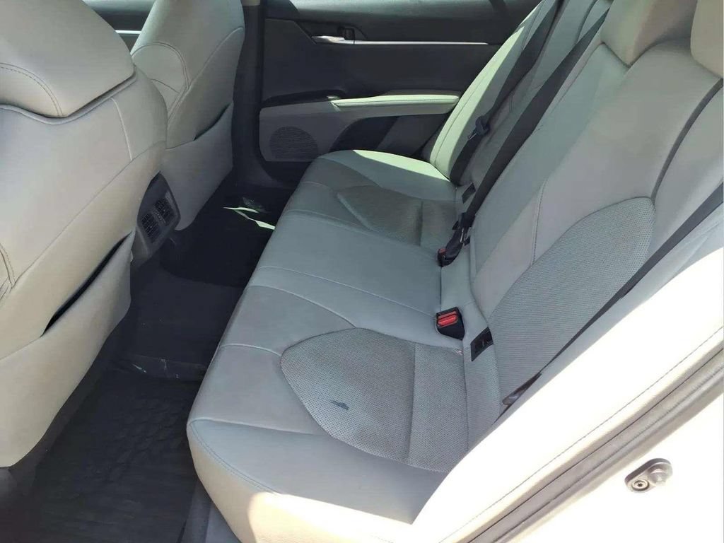 Used 2022 Toyota Camry XLE FWD image 13