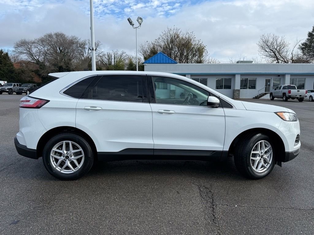 Used 2024 Ford Edge SEL image 3
