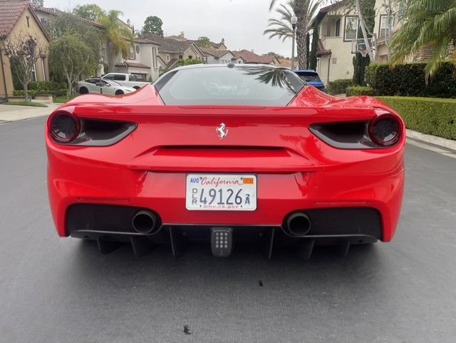 Used 2018 Ferrari 488 GTB RWD image 9
