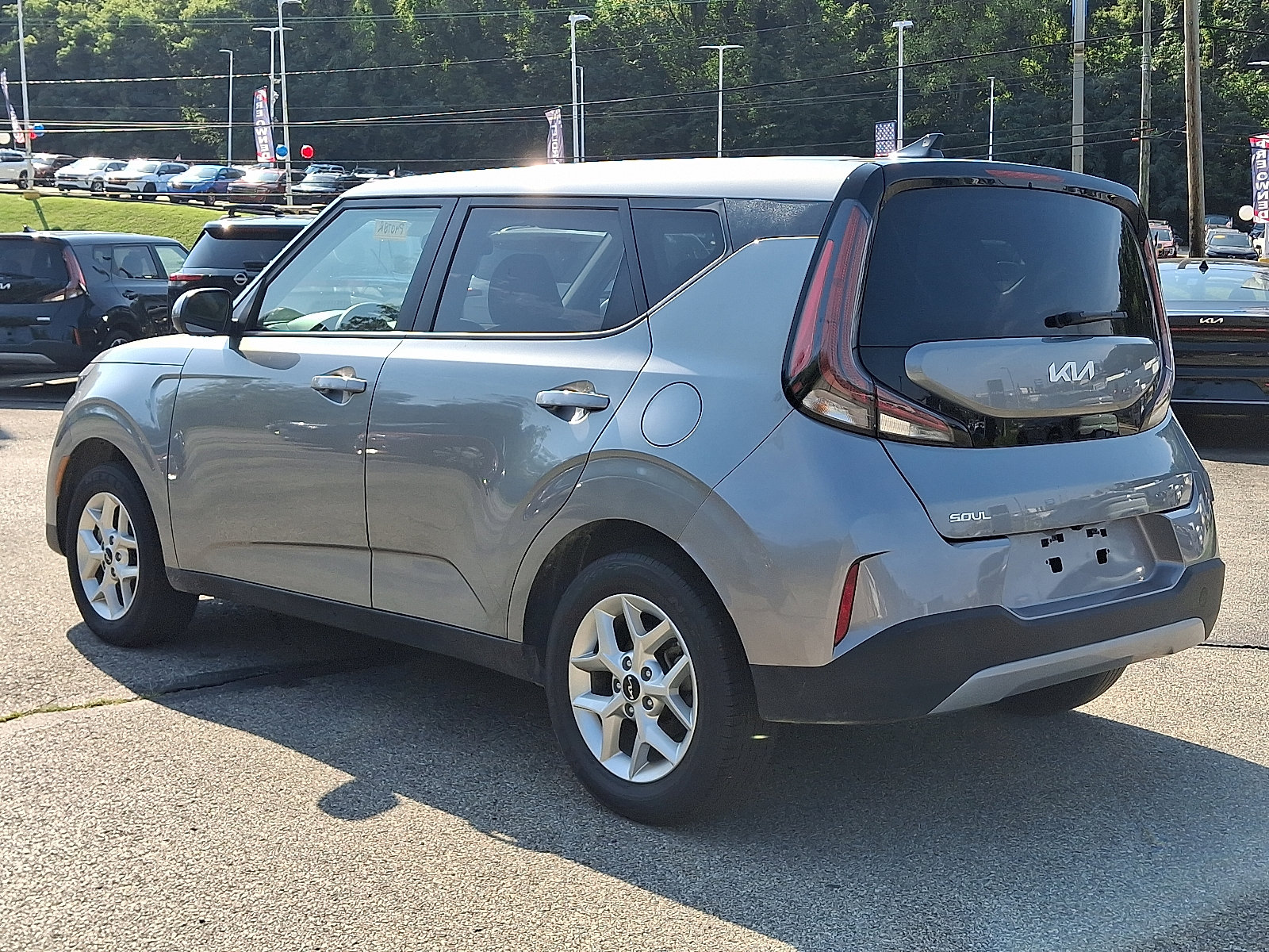 Used 2025 Kia Soul LX w/ LX Technology Package FWD image 4