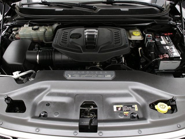 Used 2023 Jeep Wagoneer L Series III w/ Preferred Equipment Group AWD/4WD image 35