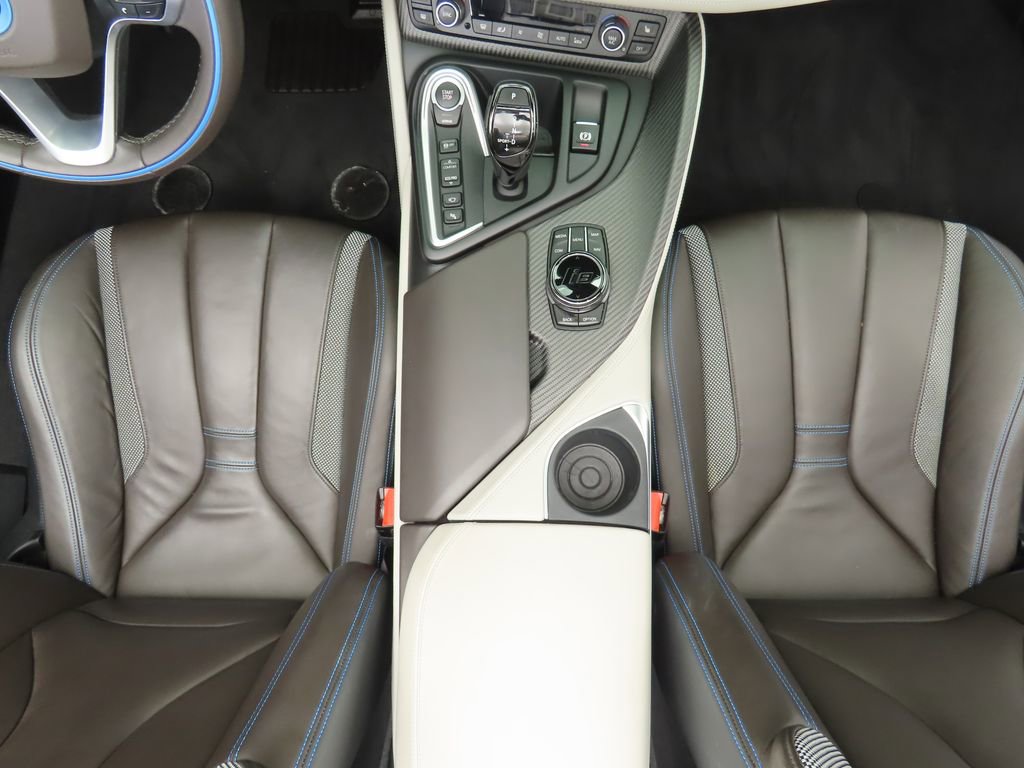 Used 2019 BMW i8 Roadster image 25