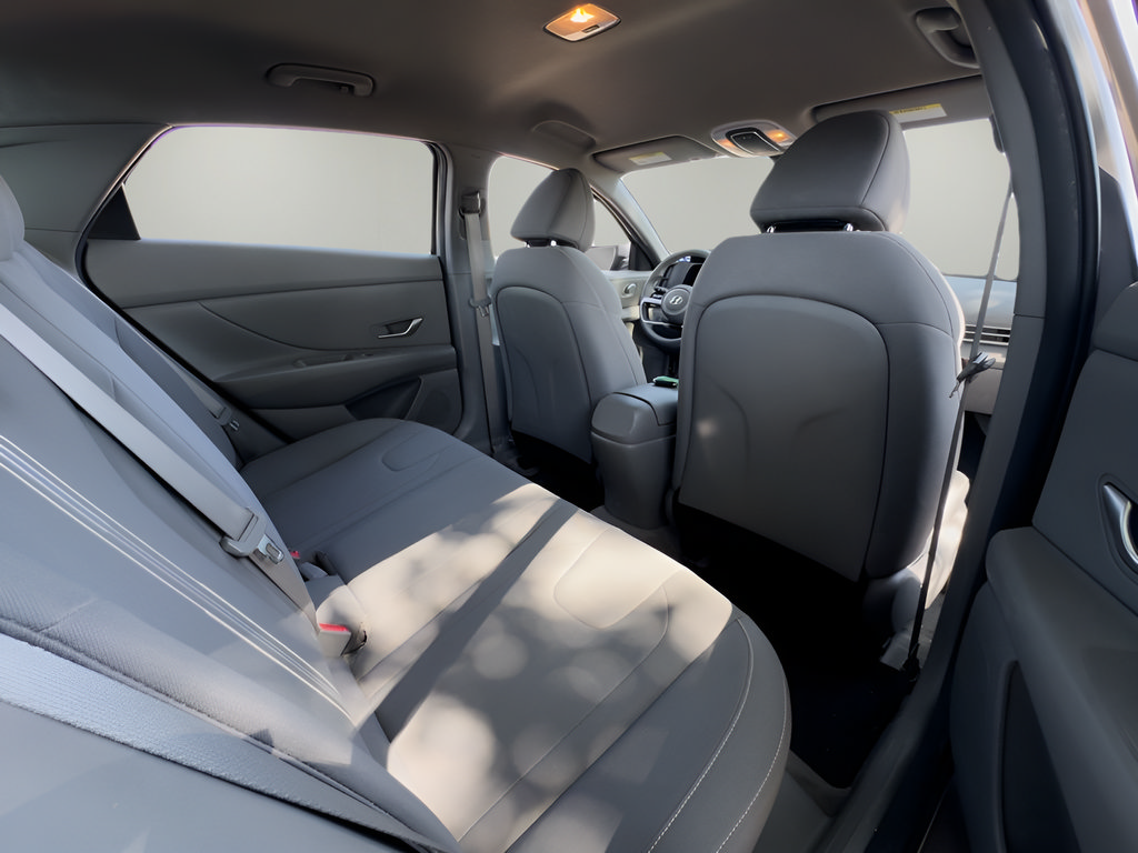 Used 2022 Hyundai Elantra SEL FWD image 22