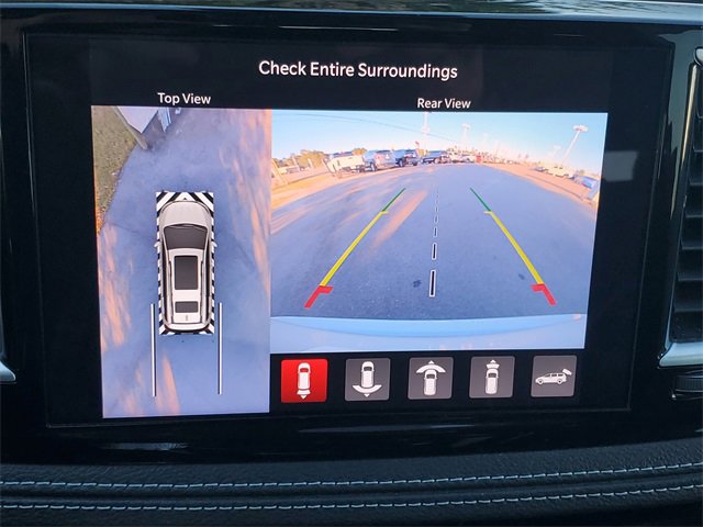 Used 2024 Chrysler Pacifica Limited w/ Uconnect Theater Family Group image 18