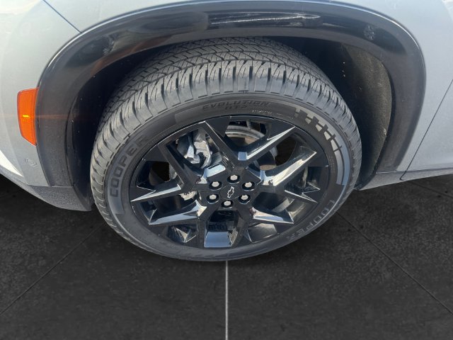 Used 2025 Chevrolet Traverse RS FWD image 7