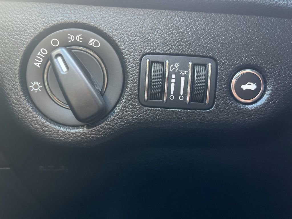 Used 2020 Dodge Charger SXT w/ Leather Interior Group image 38